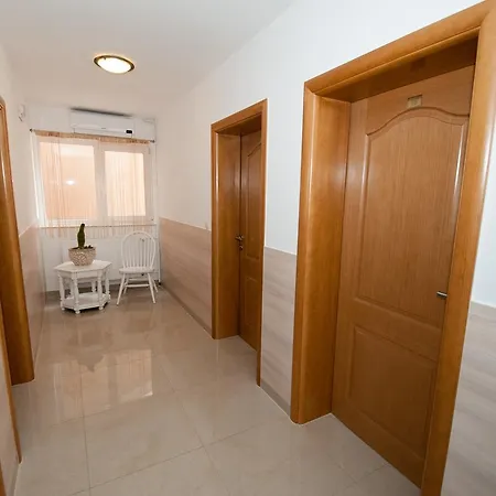 Kenedy בית הארחה 3*